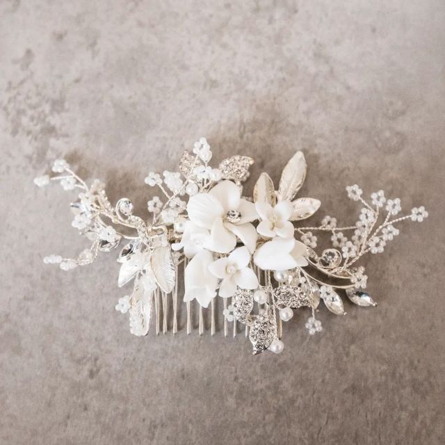Georgiana, an absolute favourite of so many of our brides! It's not hard to see why. How pretty are those flowers and crystals? 🤍
❤❤❤
#weddinghair #bridalhair #weddinghairstyles #hairpieces #bridegoals #hairstyles #weddingstyle #weddinginspo #bridaldetails #hairaccessories #brideinspo #bridalhairpiece #weddinghairpiece #bridalheadpiece #bridaldetails #weddingdetails #brideideas #lovedbyella
