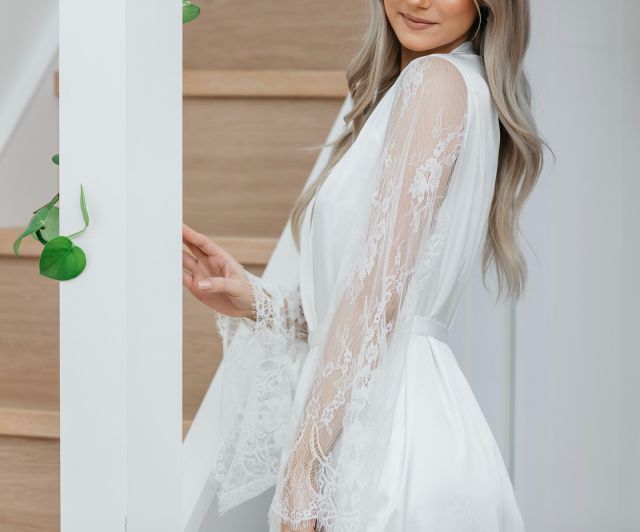 Are you looking for a robe that is modest enough to wear around family while still making you feel absolutely gorgeous? 💕 The Jasmine robe 💕

#weddingrobe #weddinginspo #perthwedding #robes #weddinginspiration #perthbrides #bridalwear